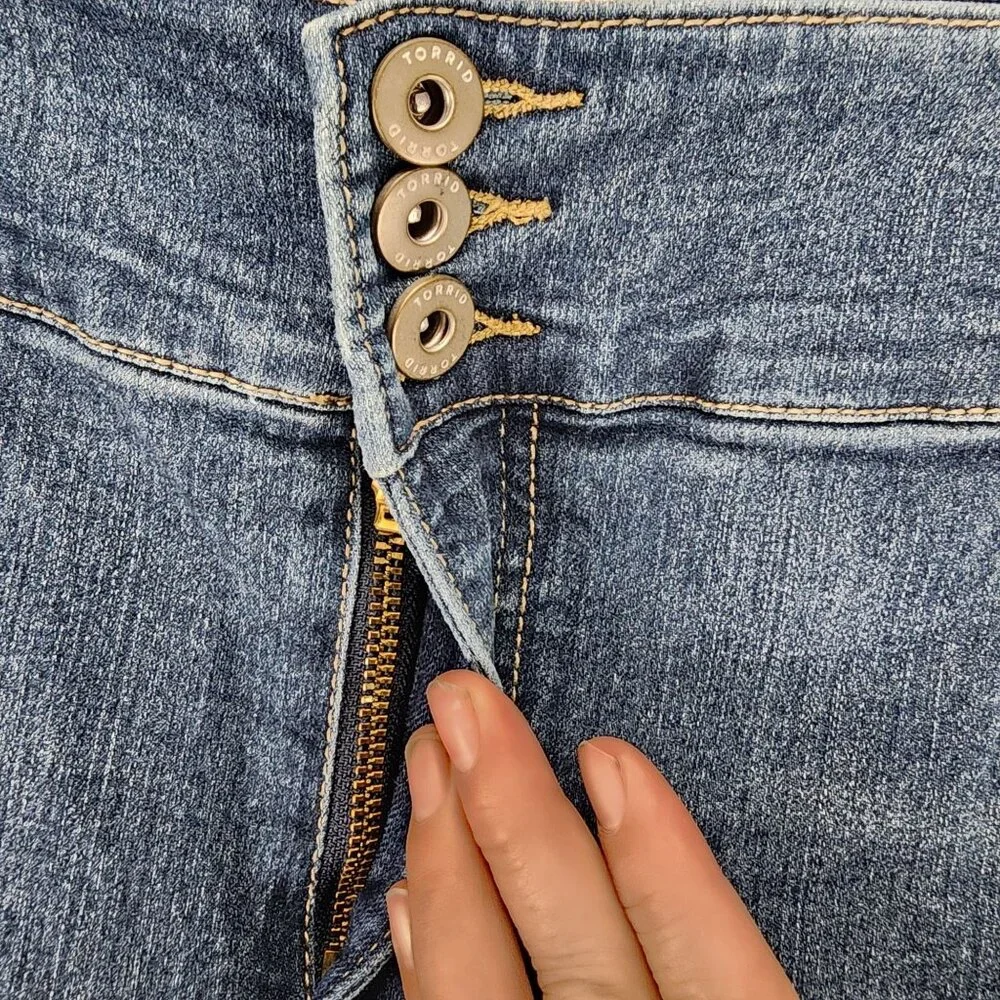 Torrid Jeans Womens 28 Medium Wash Stretch High Rise Jegging Crop *GUC* - Picture 2 of 13